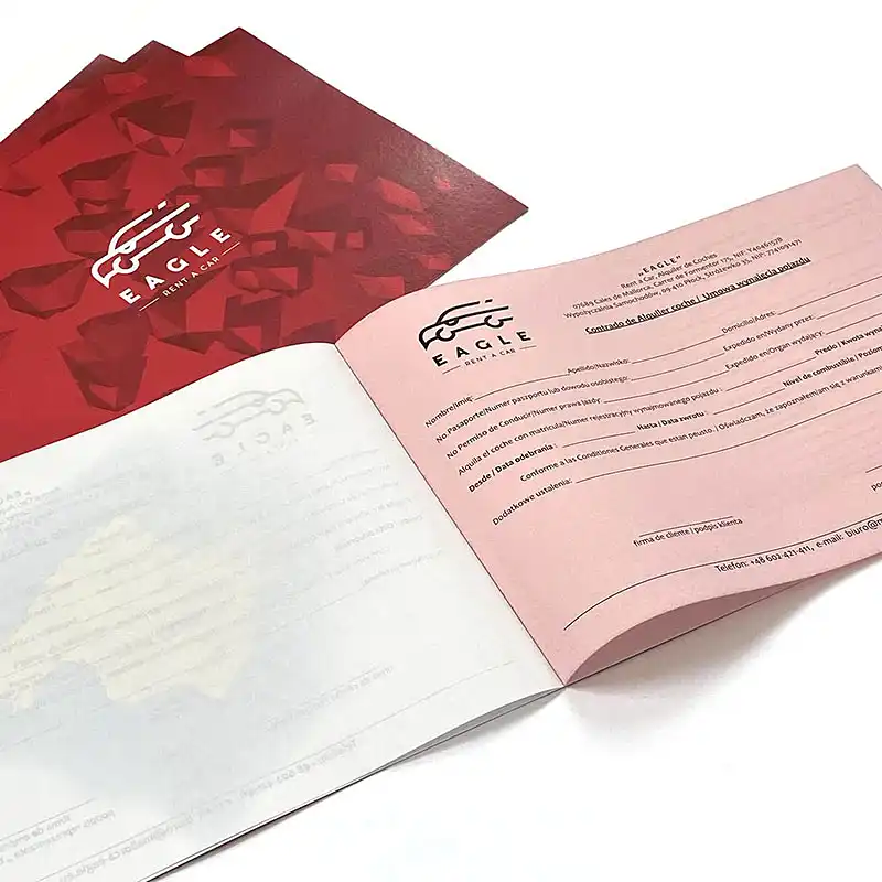 Kopieren von Verträgen in Form eines Notizbuchs für Autovermieter. Farbcover + Innenausstattung selbstkopierendes Original + Kopie.